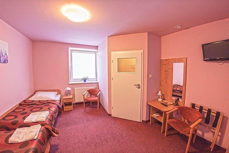 Hotel Paola Кутно Экстерьер фото