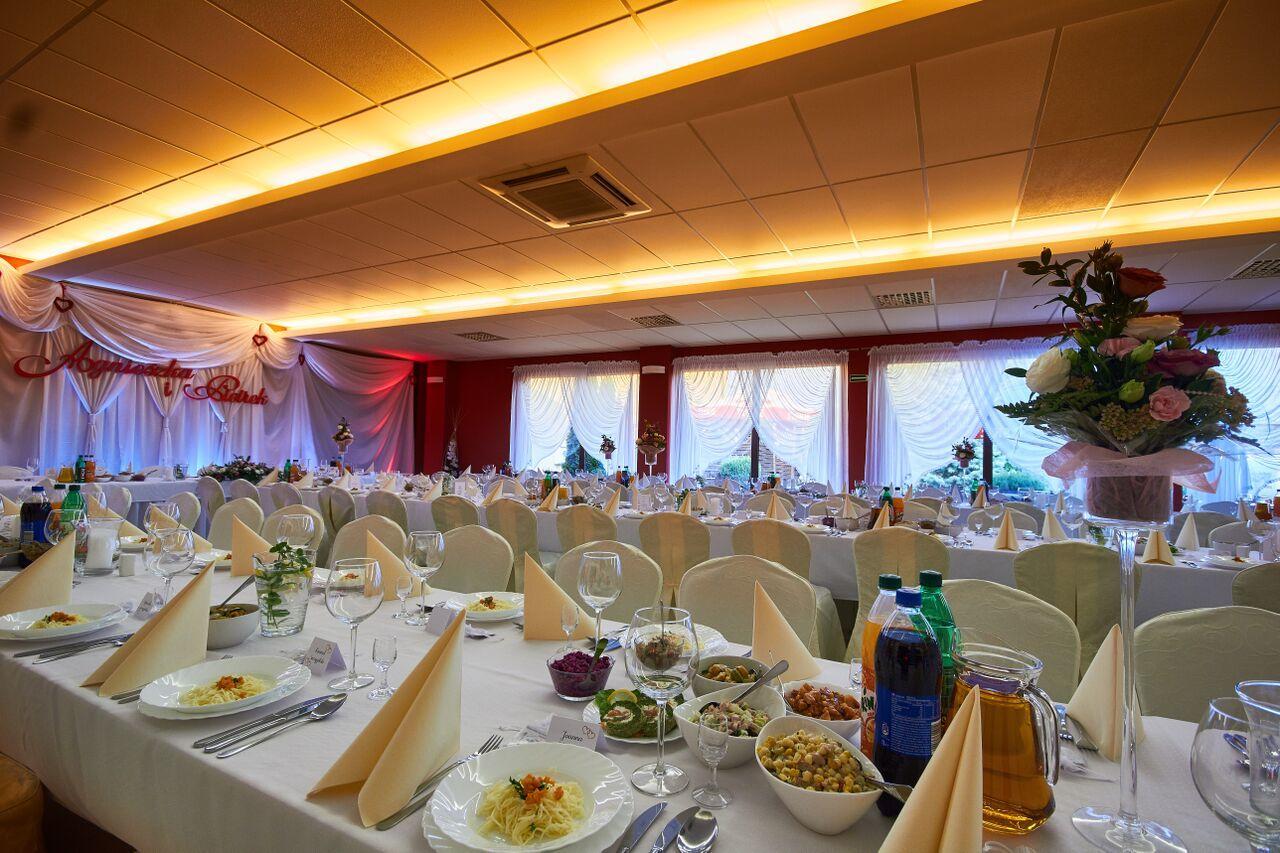 Hotel Paola Кутно Экстерьер фото