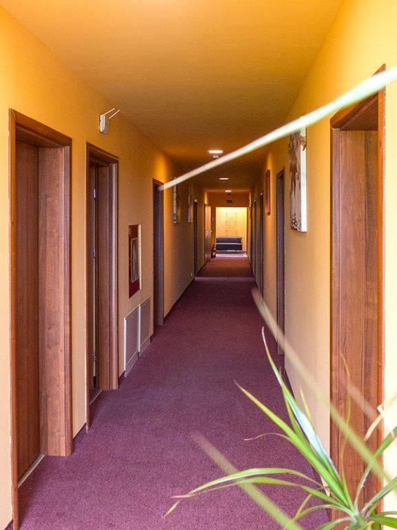 Hotel Paola Кутно Экстерьер фото