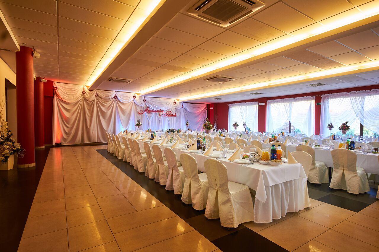 Hotel Paola Кутно Экстерьер фото