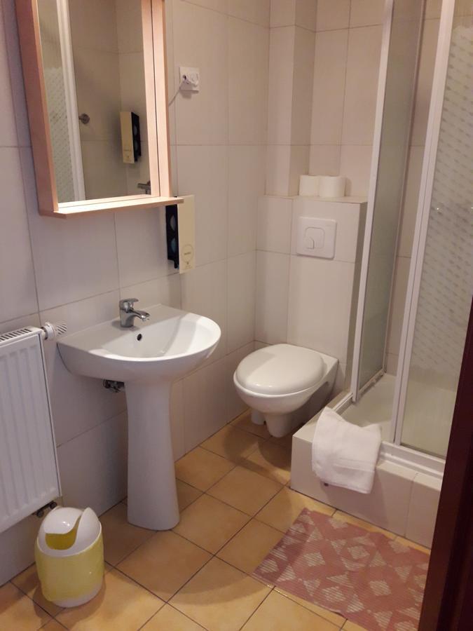 Hotel Paola Кутно Экстерьер фото