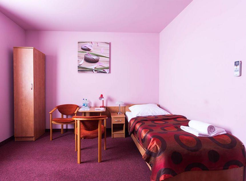 Hotel Paola Кутно Экстерьер фото