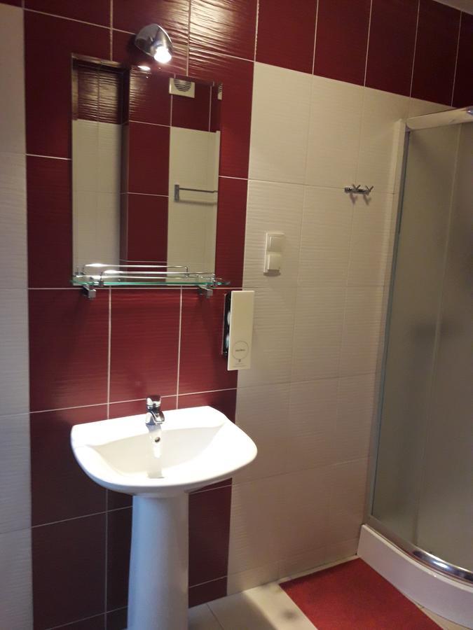 Hotel Paola Кутно Экстерьер фото