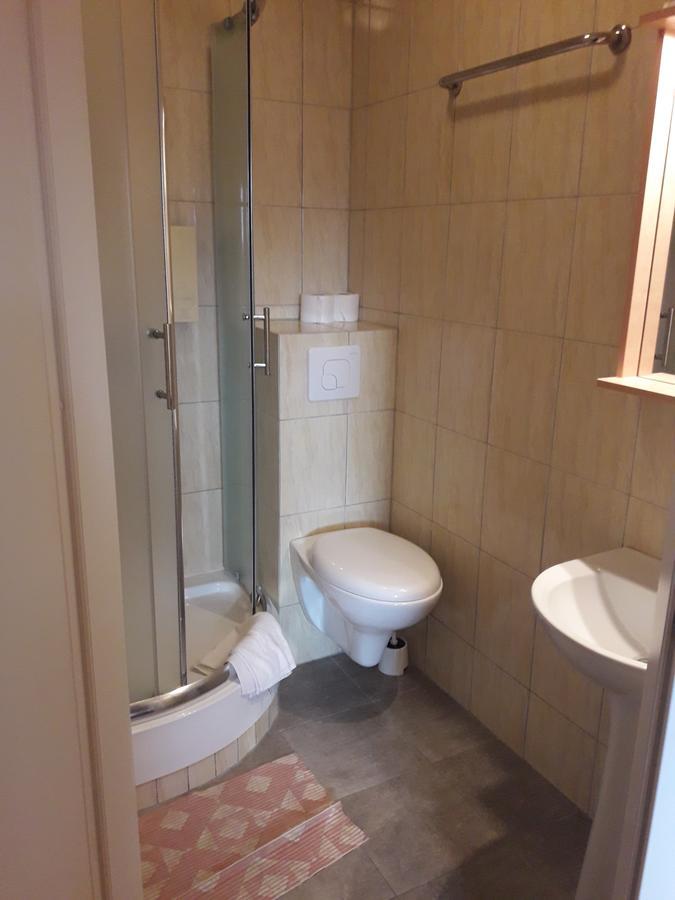 Hotel Paola Кутно Экстерьер фото