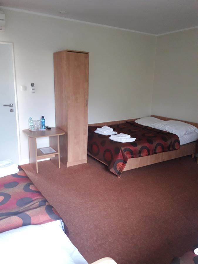 Hotel Paola Кутно Экстерьер фото