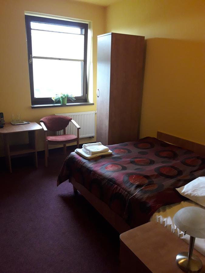 Hotel Paola Кутно Экстерьер фото