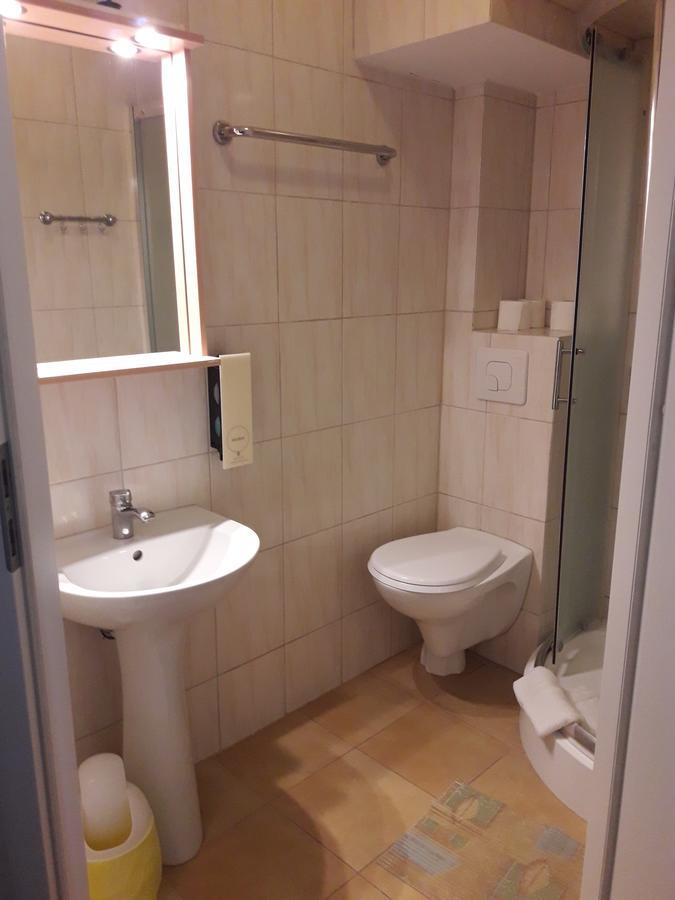 Hotel Paola Кутно Экстерьер фото
