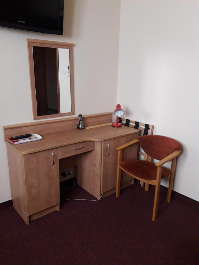 Hotel Paola Кутно Экстерьер фото
